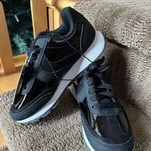 NEW Cat&Jack Black and White Sneakers size 2 kids